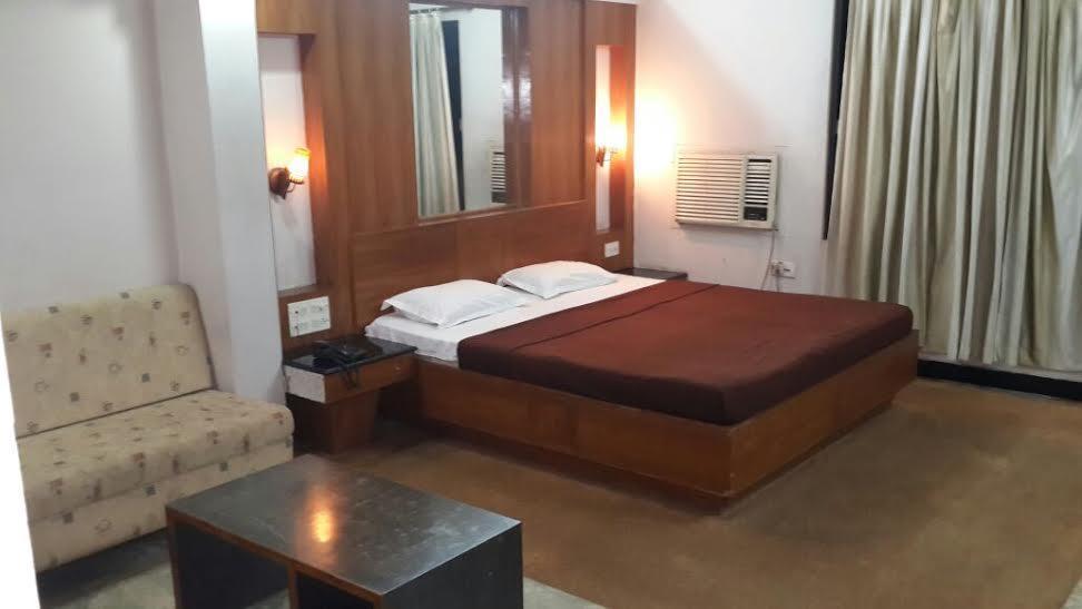 Hotel Poonam Rāipur Exterior foto
