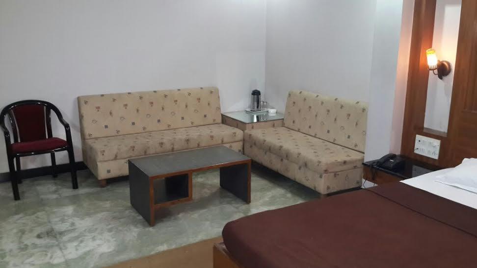 Hotel Poonam Rāipur Exterior foto